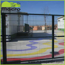 Puerta vehicular electrosoldada plegada galvanizada 3m. X 1.8m. de altura