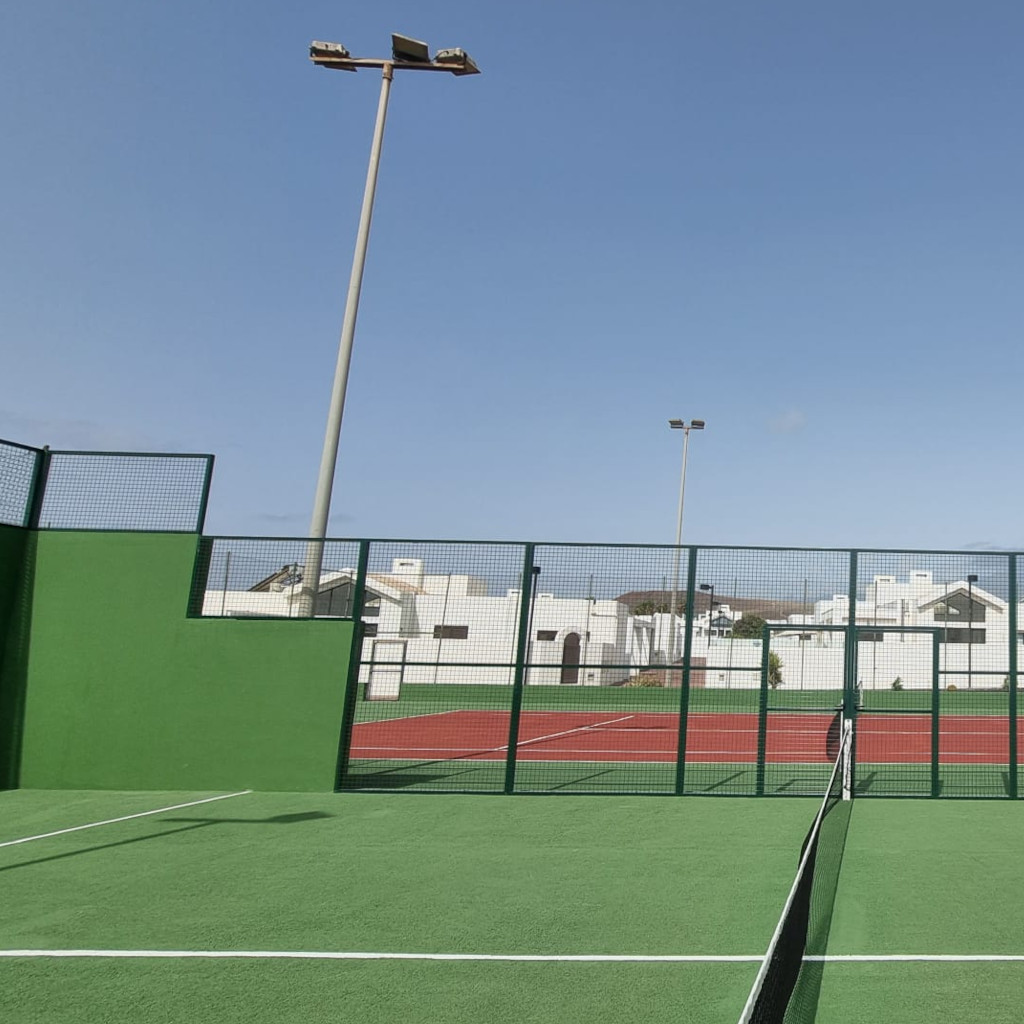 Kit de cerramiento para pista de padel de medidas reglamentarias, lacado verde