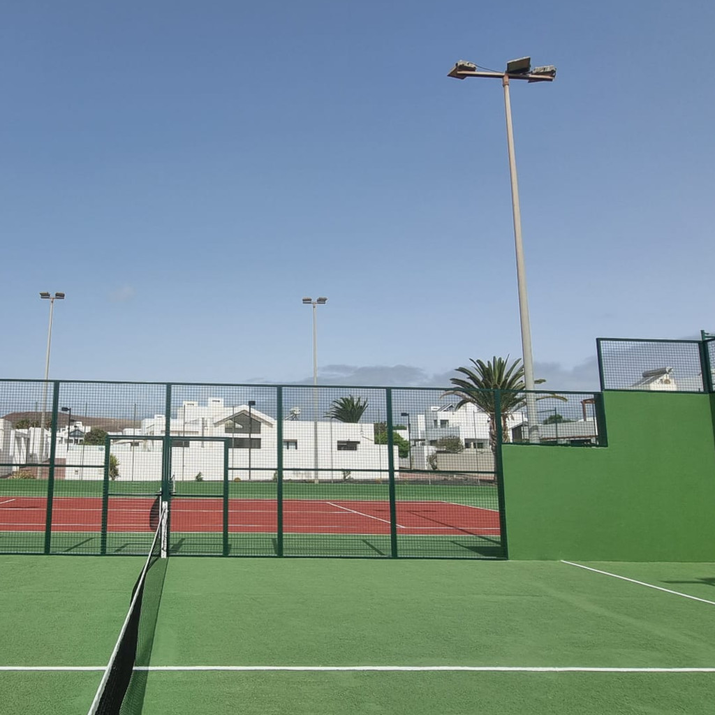Kit de cerramiento para pista de padel de medidas reglamentarias, lacado verde