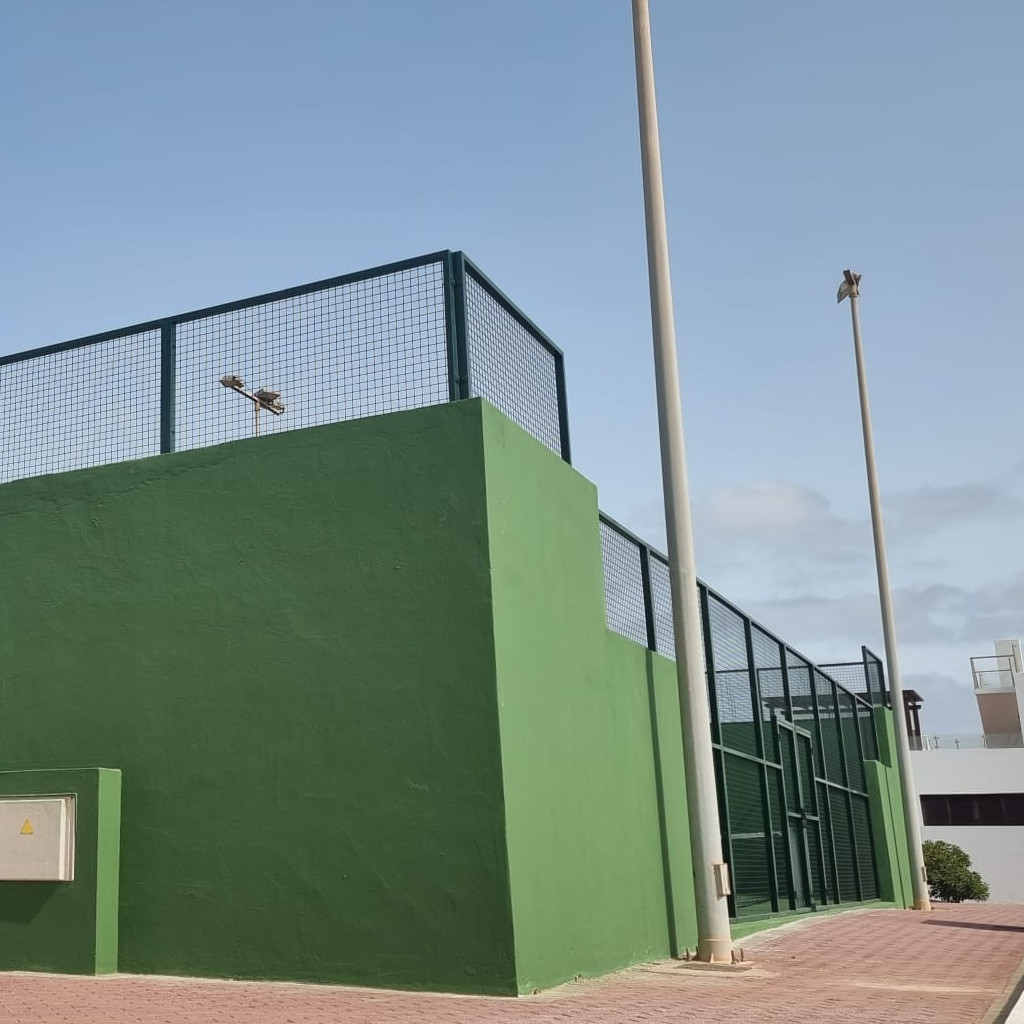Kit de cerramiento para pista de padel de medidas reglamentarias, lacado verde